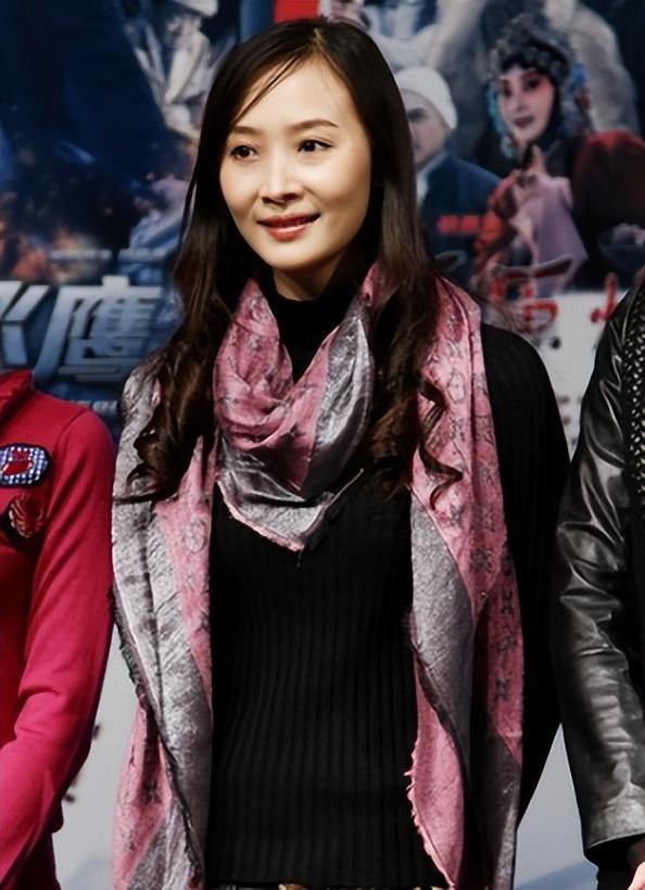 國民老公嫖女人！演員妻愛到卡慘死「任勞怨養夫9年」　如今苦盡甘來「絕美氣場認不出」