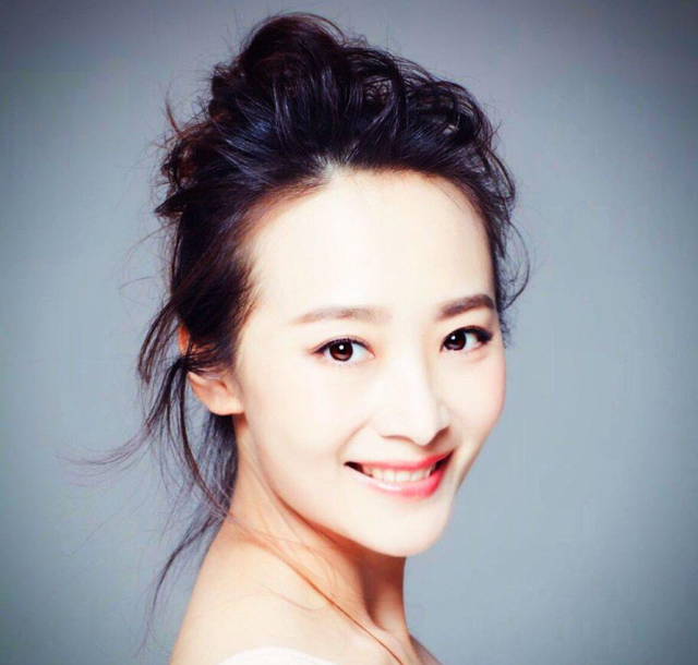 國民老公嫖女人！演員妻愛到卡慘死「任勞怨養夫9年」　如今苦盡甘來「絕美氣場認不出」