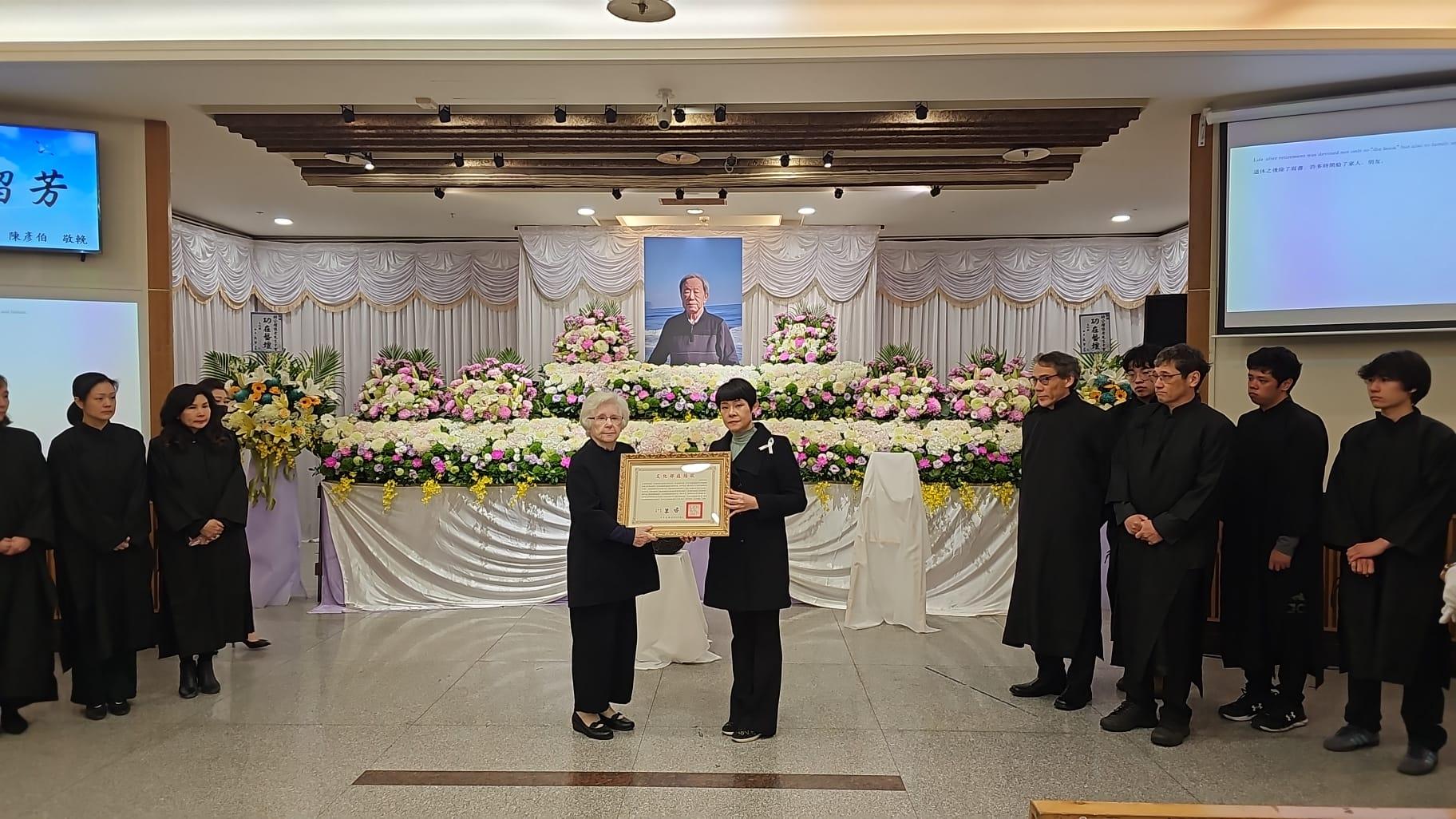 耕耘戲劇30年！台灣大咖「驚傳病逝家中」　遺孀淚辦告別式：「可以安息了...」