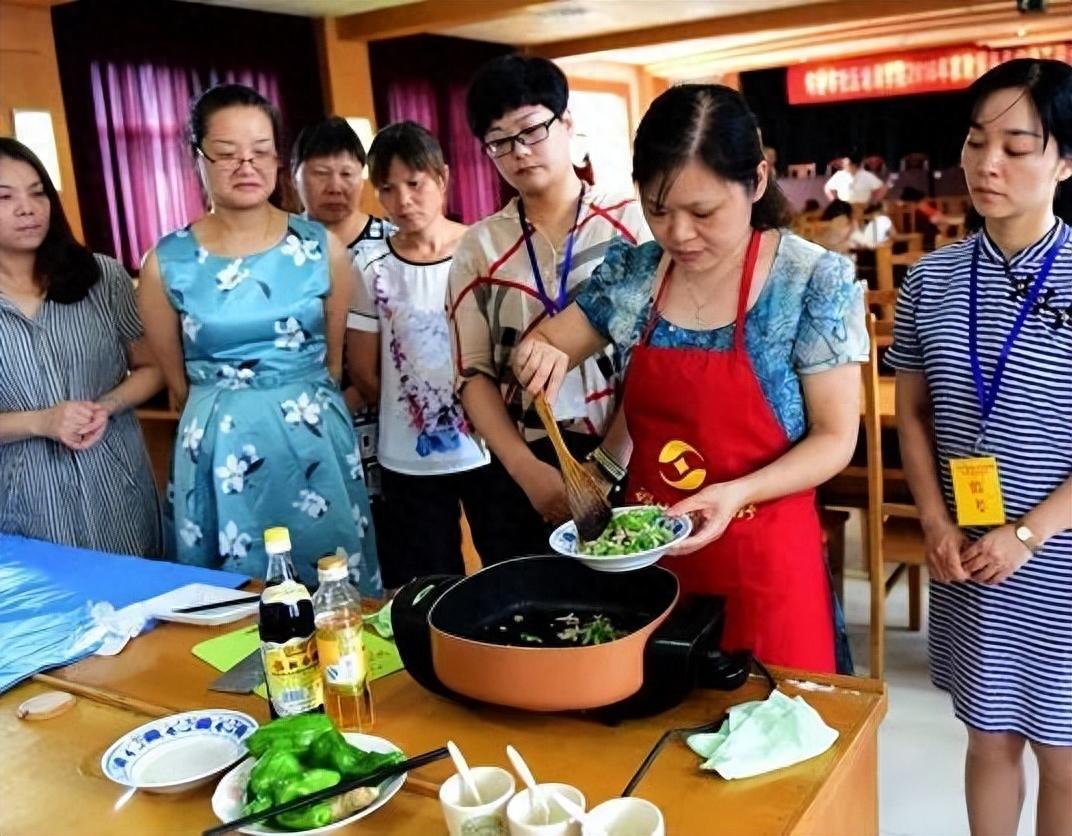 大伯母是個強勢的人！昨天她回來「拿徵地補償款」　走後「發來一條語音」我媽聽完紅了眼眶