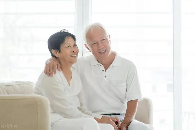 我只生一個兒子！過年想給他驚喜「直接跑到他家樓下」　打19通電話都沒接「上樓推開門」心碎了