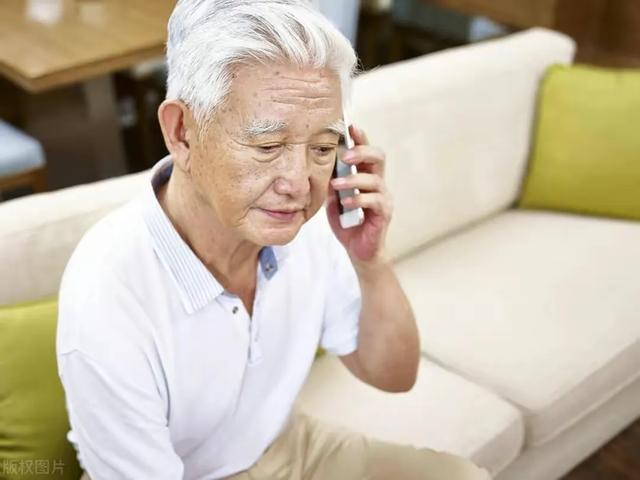 我只生一個兒子！過年想給他驚喜「直接跑到他家樓下」　打19通電話都沒接「上樓推開門」心碎了