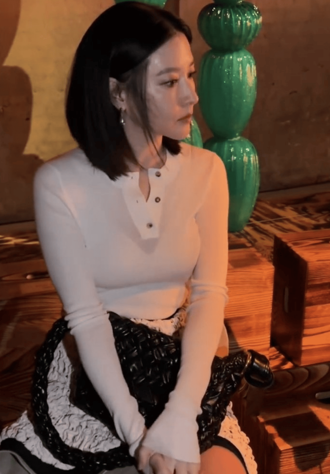 凍齡女神破滅？53歲李英愛「出席米蘭時裝週」被嘲笑發福　真實側拍照曝光「網友全看傻」