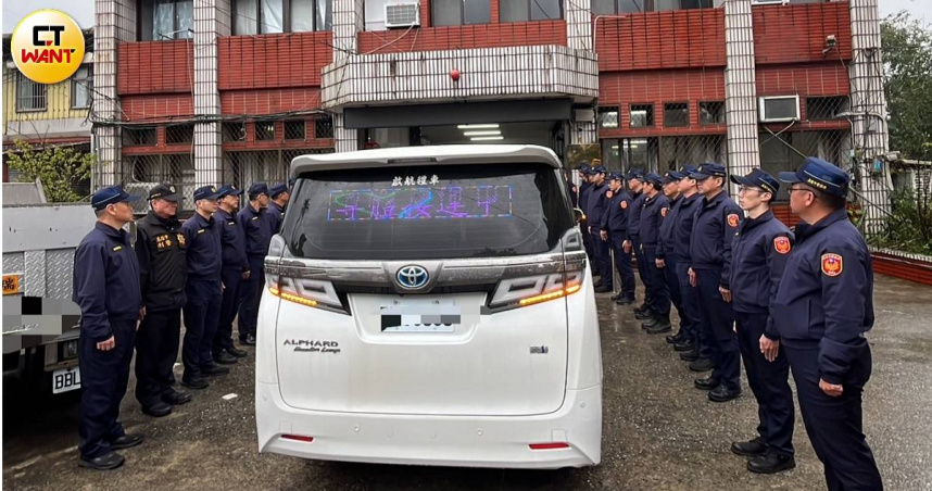 畢業5個月殉職！基隆24歲警「同仁列隊招魂」媽媽哭倒在地　所長悲慟：他是最認真的...