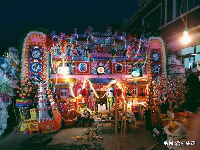 奶奶去世！葬禮上「守夜的人喝酒打牌」又吵又鬧　我看不慣想阻止「但堂哥攔著我說了3句話」讓我有些羞愧