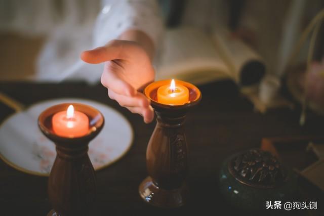 奶奶去世！葬禮上「守夜的人喝酒打牌」又吵又鬧　我看不慣想阻止「但堂哥攔著我說了3句話」讓我有些羞愧