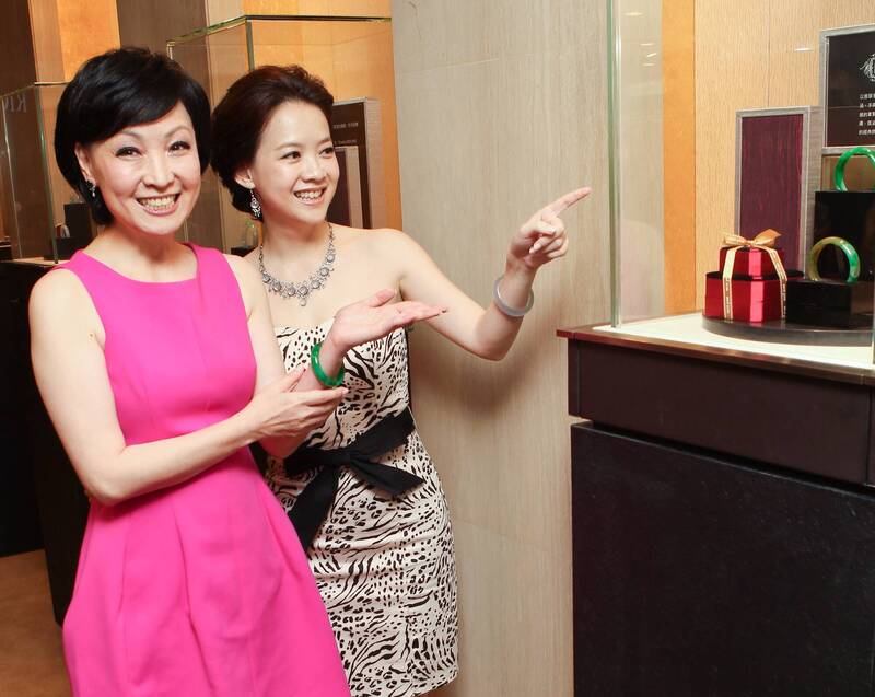 剛被三婚老公踹!溫翠蘋驚傳「鬧翻寶媽」閨密情斷 知情人曝「把好姊妹當笑話」陳美鳳也吃鱉