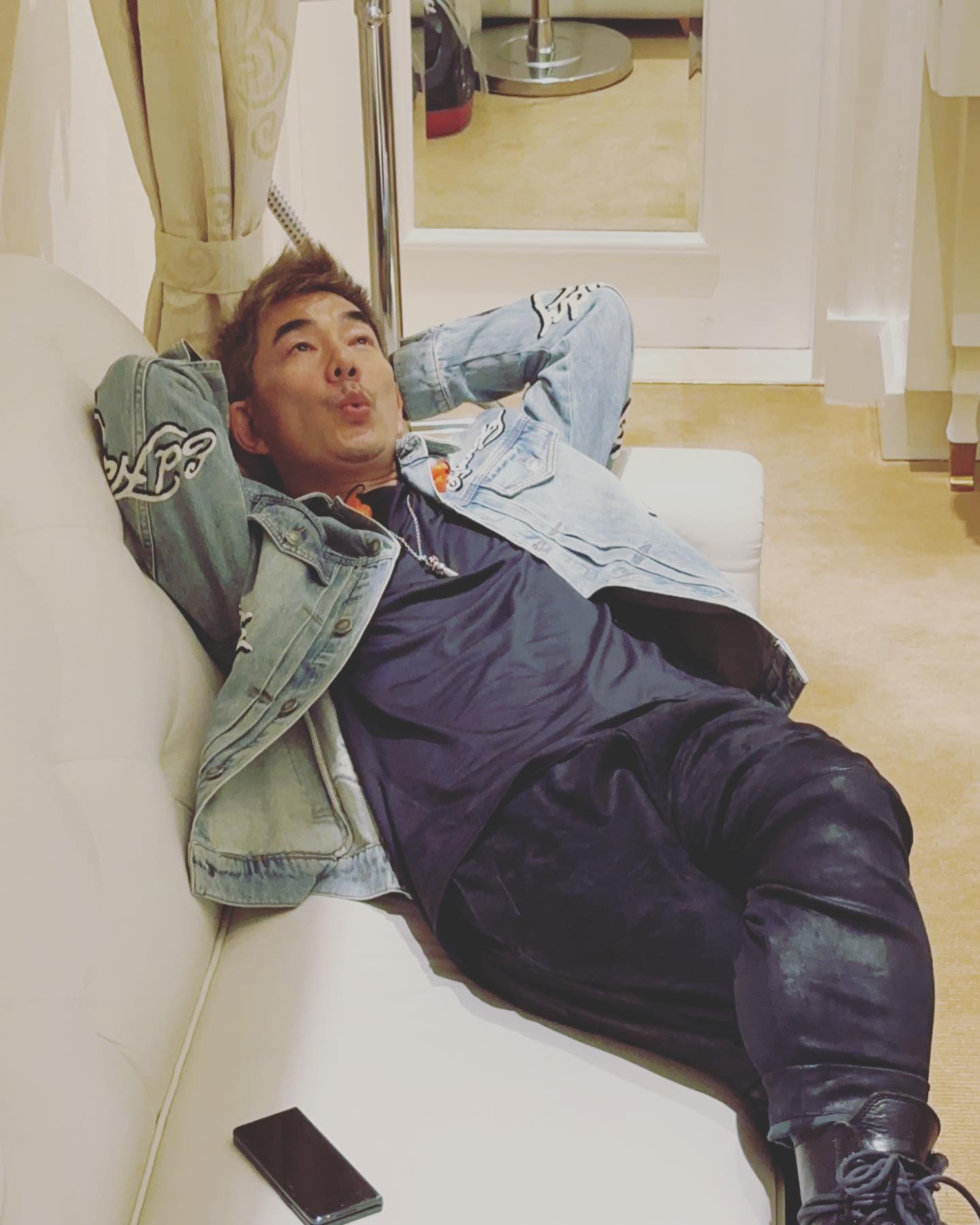 被警告找靈骨塔!59歲任賢齊「拍戲遇炸裂意外」臉部遭殃 急送醫「雙眼失明」驚悚過程曝光