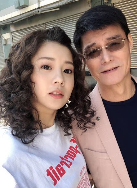 65歲八點檔男星「誤喝95%工業用酒精」恐失明　嘴巴全潰爛「狀況曝光」