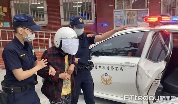 照顧50年！台北老母親「兒子嘴巴塞1物」親手送他上路