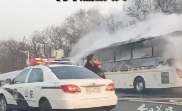重大死亡車禍！遊覽車追撞「燒成火球」　只剩骨架「死傷曝光」