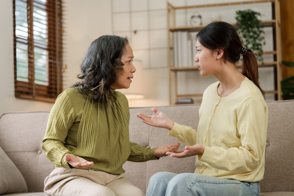 想讓媳婦聽話「像百貨公司櫃姐」！婆婆天真問「怎麼做才會畢恭畢敬」網狂推1絕招