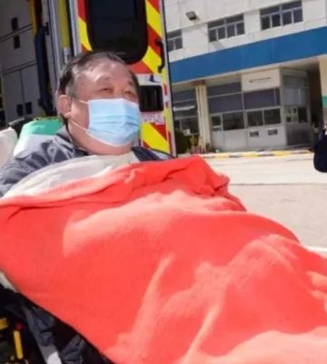 76歲老戲骨摔倒「緊急送醫」！獨居出事「4子女沒人願理」老友嘆：拜託來探望爸爸