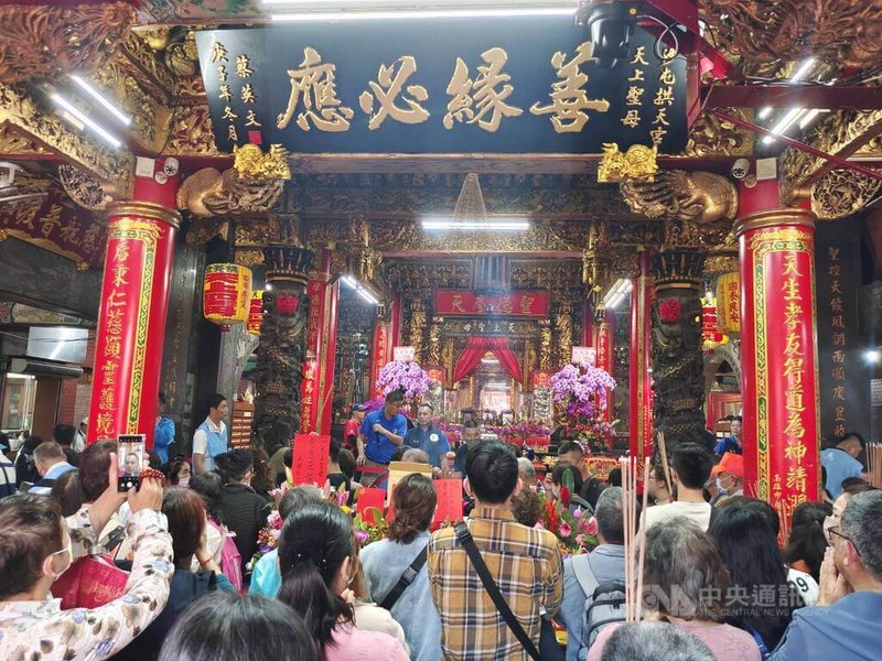 60萬人見證神蹟！白沙屯媽祖「突然說話」影片曝光　信眾一聽感動哭：「慈悲的聲音...」