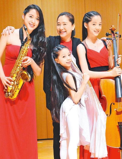 63歲傅娟鏡頭前落淚「委屈嘆犧牲自我」　「辦完摯愛喪禮」突醒悟：活成臨時演員