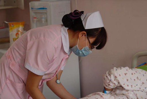 以為遇到天使婆婆！我懷孕後「婆婆熬湯給我喝」　我嚐一口「卻直接打電話報警」