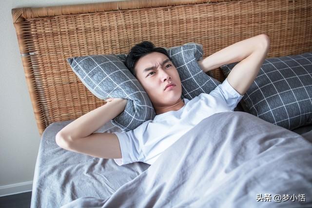 父母打算買房「要我幫忙出100萬」！我正想答應「老婆突然指了指桌子」我改口只出1萬5