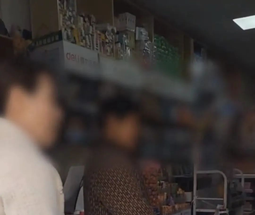 去玩具店！女孩遭老闆「扣留痛罵20分鐘 」　回家後「當場跳樓身亡」母親痛哭：為什麼不找大人