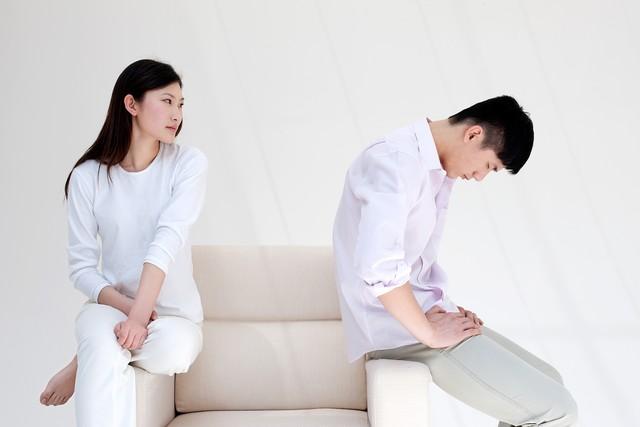 婆婆過生日喜歡請客！但都是我「辛苦做兩桌飯菜」今年就不回去了　想不到老公回家時「給我帶了1樣東西」太意外了