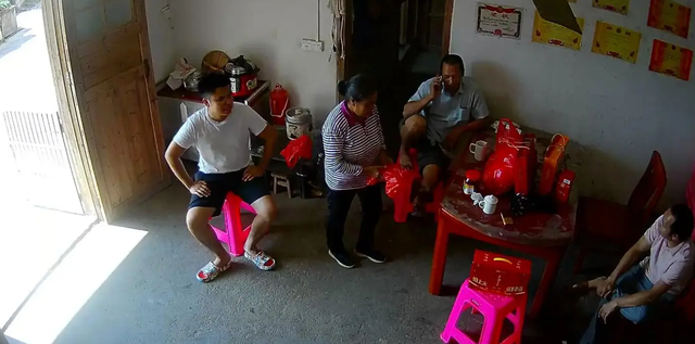 我以前一直覺得「姑姑和舅舅一樣親」！直到爸媽去世「姑姑和舅舅第一時間反應」我才明白還是有差距