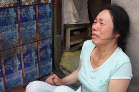  我生女兒婆婆「逼我離婚」！老公拿出「一雙鞋」，婆婆癱坐在地 ：已經晚了