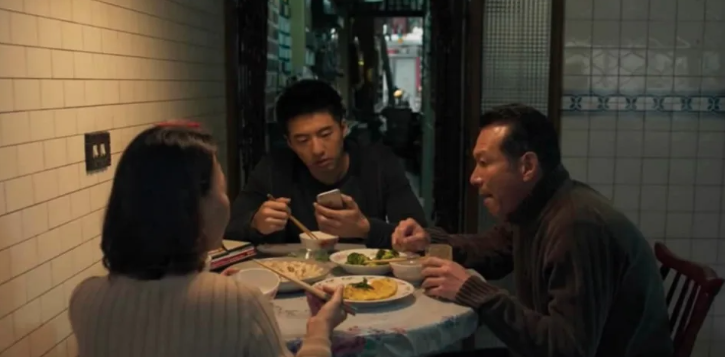 退休後辦高中同學會!班導師問大家「退休金多少」 我老實說2萬6「一週後收到一則訊息」我退出群組