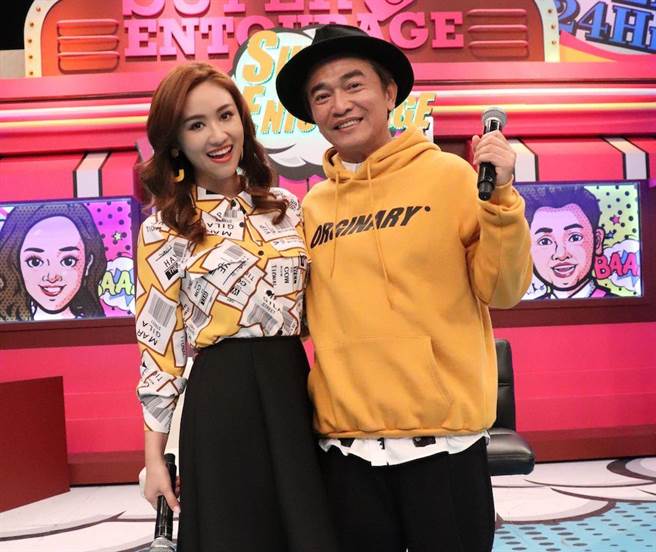 吳宗憲凌晨曬「十指緊扣牽手照」燦笑望向她　「畫面曝光」王偉忠也稱羨