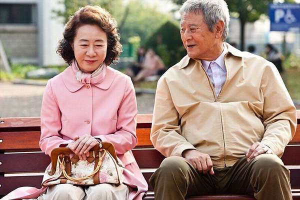 兒子結婚「我和老伴出聘金又買婚房」還幫帶孫！　有天「看到戶口名簿」我氣炸改遺囑：錢全留給侄子
