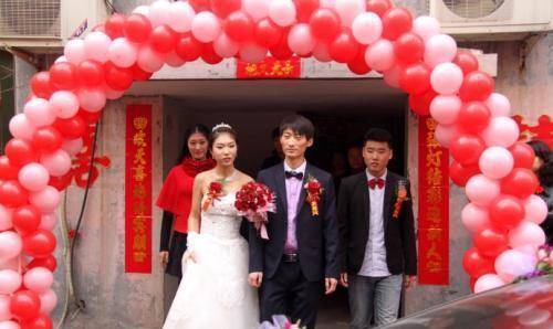 工廠9年老鳥結婚！老闆「只包了1200」被嫌小氣　結果「一到發薪日」紅了眼眶
