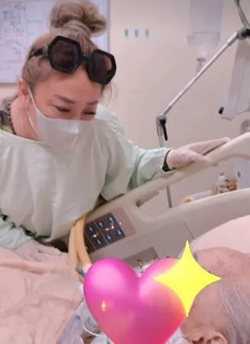突收病危通知！資深女星淚曝「失智母住加護病房」　哽咽肺全白「全家支持1醫療決定」