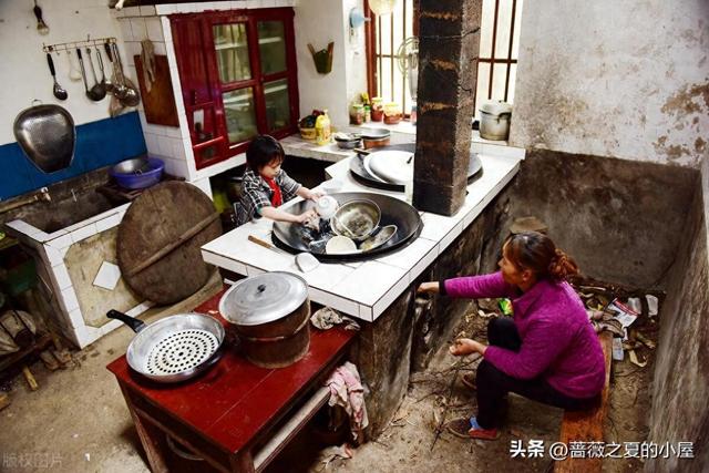 回娘家吃飯！爸媽不讓我進廚房「我瞄到有龍蝦」好感動　上桌時「卻沒那道菜」老公一番話把我點醒