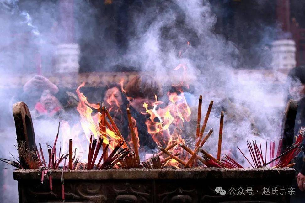 俗語：「燒香不許兩願，拜佛不要三求」！注意這些：福報自然來 