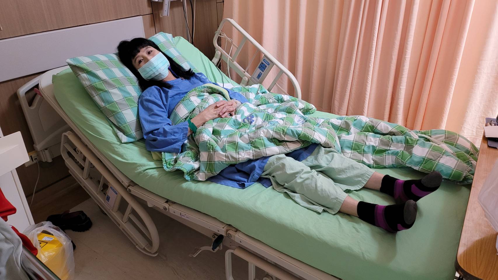 罹不死癌症「血都黑的」！60歲女星解脫不了「好像人間煉獄」...