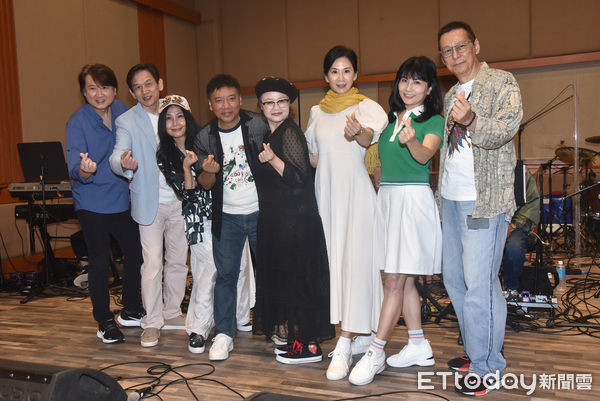 當單親媽15年！55歲玉女嗨拋喜訊「今年雙喜臨門」　「要當年輕嬤」：半夜都偷笑