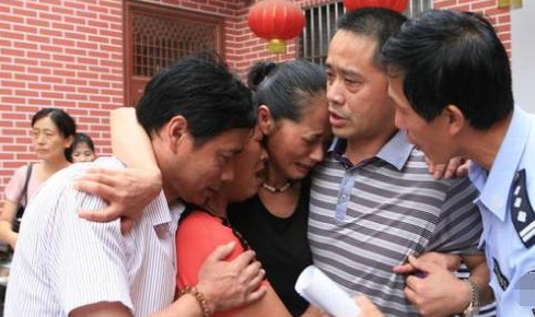 母親臨終前「留下傻兒子」不捨他一人　大姐不管「二姐領回家」2個月都變了