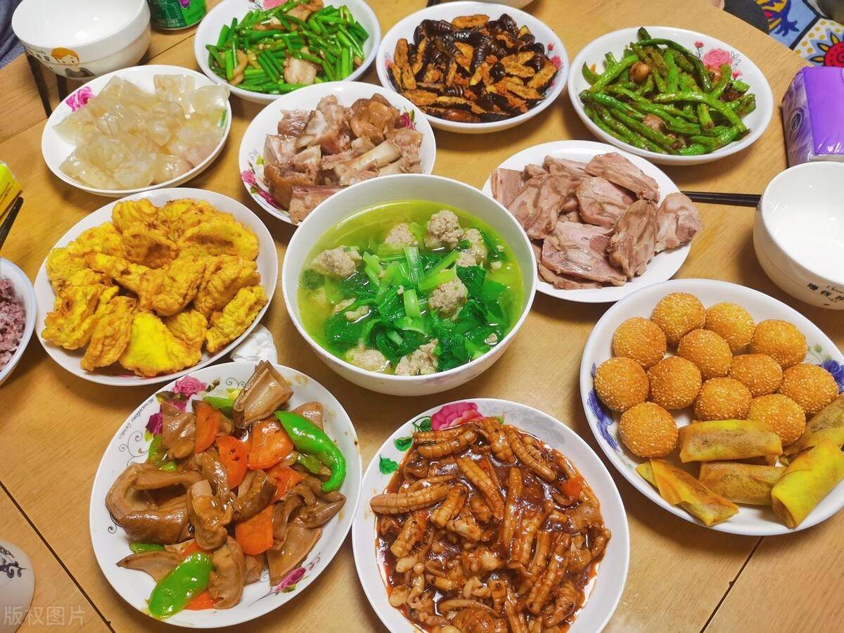 婆婆來串門！我假裝加班「7點下班回家」　「瞄一眼茶几」哭成淚人兒