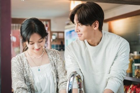 婆婆來串門！我假裝加班「7點下班回家」　「瞄一眼茶几」哭成淚人兒