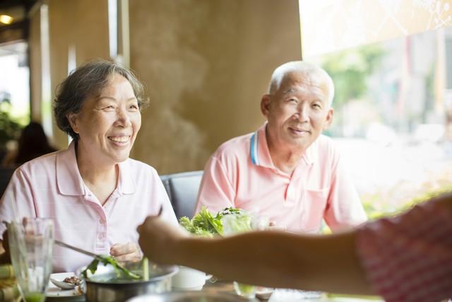 62歲每月退休金有2萬5！退休後「每天伺候一家大小三餐」　生病住院「老伴打來第一句話」她想離婚了