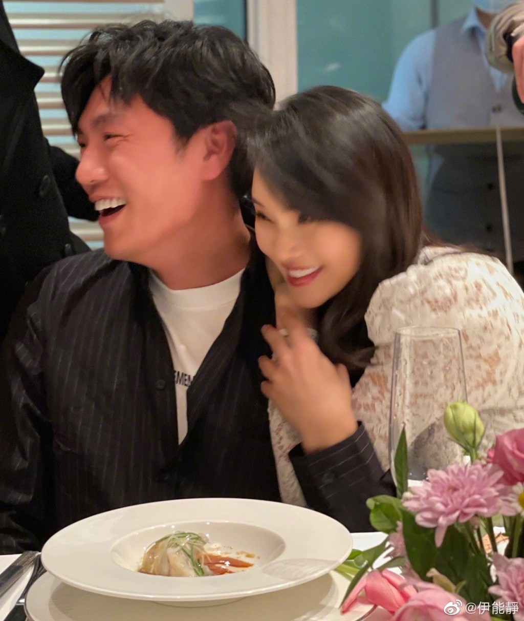 嫁小10歲男星！伊能靜為愛定居大陸「罕公開告白」　「當11年頭號粉絲」千字文好閃