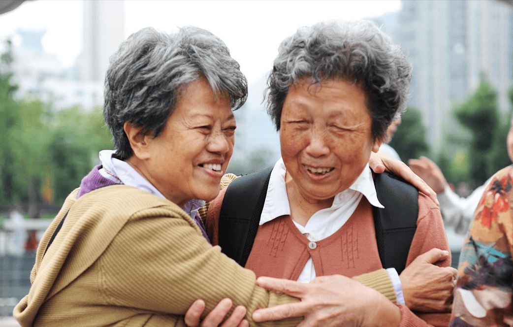 有房又有退休金！我晚年「做過最蠢的事」，就是邀親妹同住「抱團養老」
