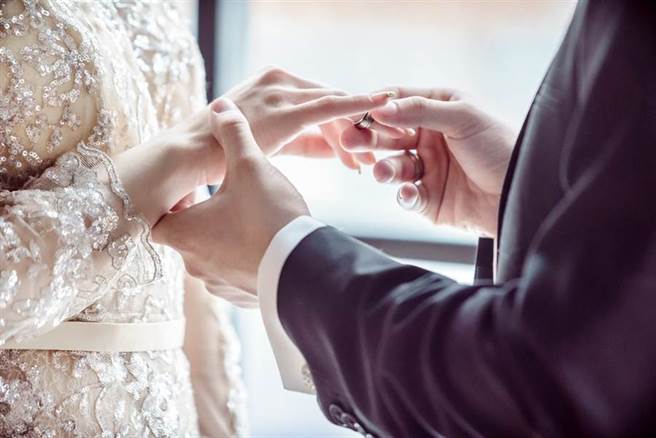 兒女結婚前！一定要厚著臉皮，主動探聽「親家2件事」