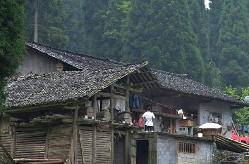 獨生女遠嫁3年！周末清早「突有人敲門」　「全家都不在」一開門淚如雨下
