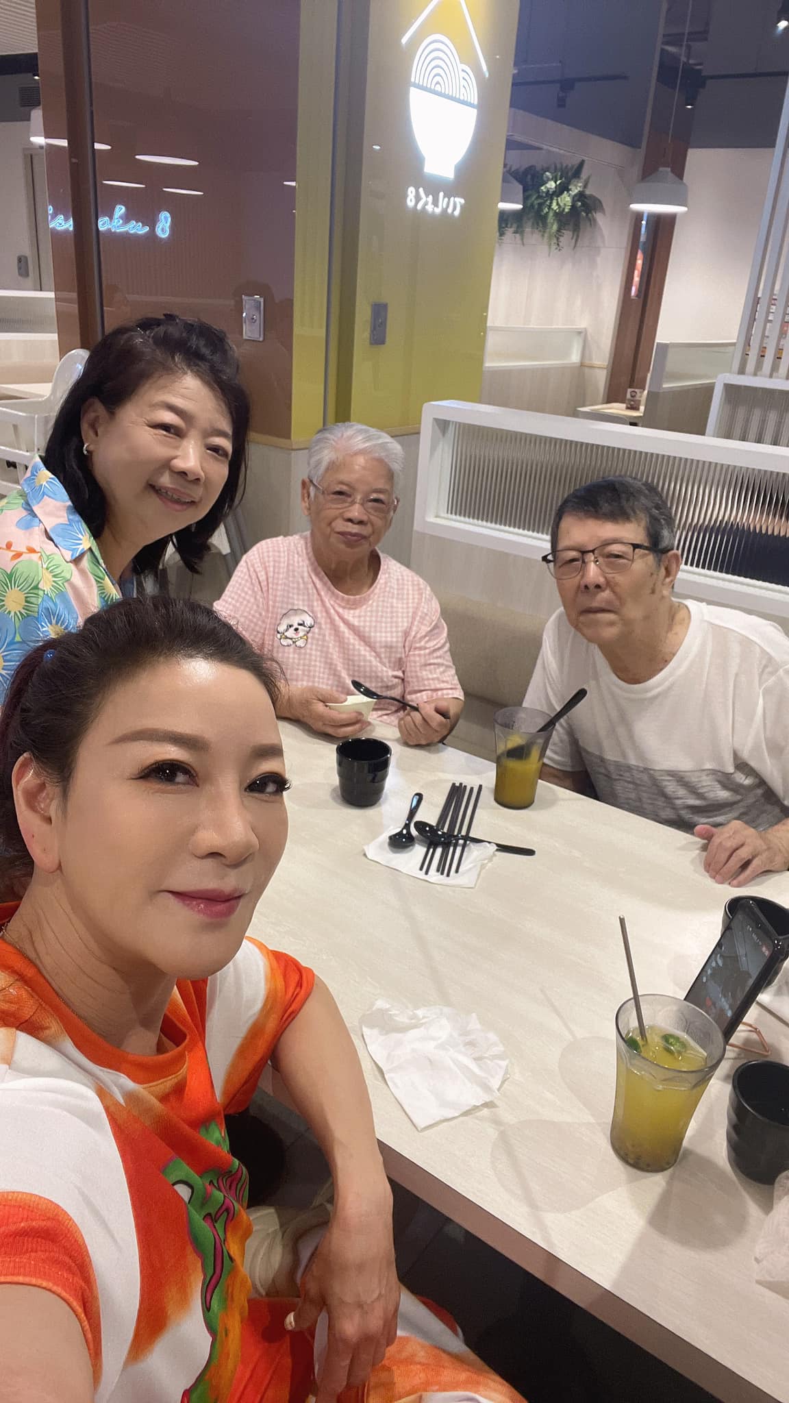爸爸是阿西！女星淚憶「媽媽撿市場剩菜」餵全家　她16歲拼命賺錢「砸9千萬買孝親房」