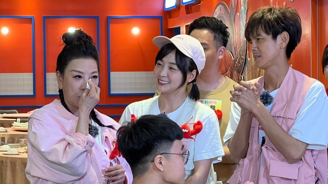 爸爸是阿西！女星淚憶「媽媽撿市場剩菜」餵全家　她16歲拼命賺錢「砸9千萬買孝親房」