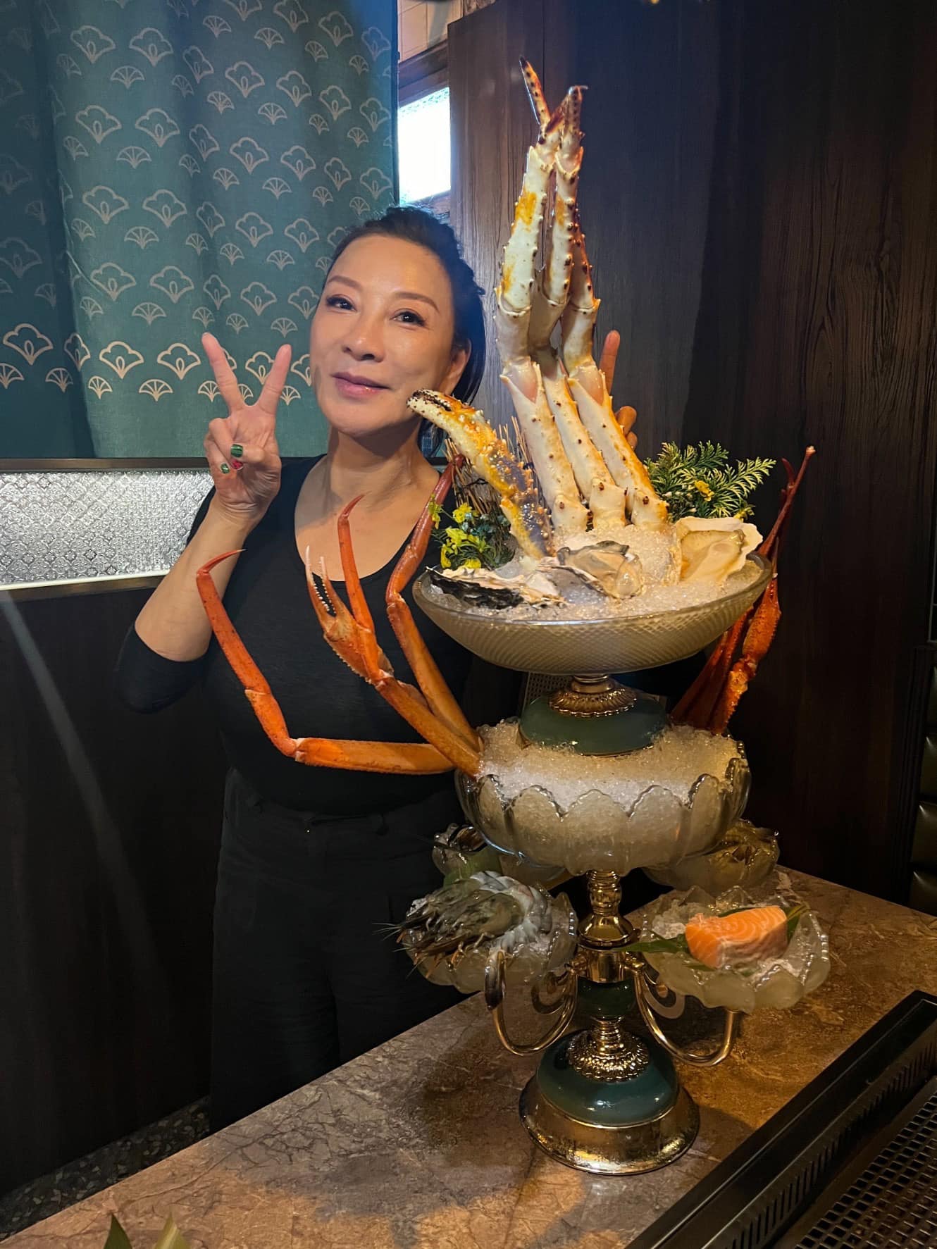爸爸是阿西！女星淚憶「媽媽撿市場剩菜」餵全家　她16歲拼命賺錢「砸9千萬買孝親房」