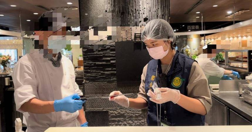又爆食安意外！自助buffet「疑生熟食混用」　案例暴增36人「吃完回家爆拉肚子」衛生局出手了