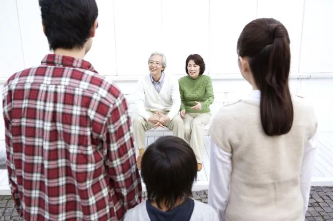 遭折磨4年！人妻曝婆家人「有皇帝病」天天得請安　5年後報應來了「下場超爽快」