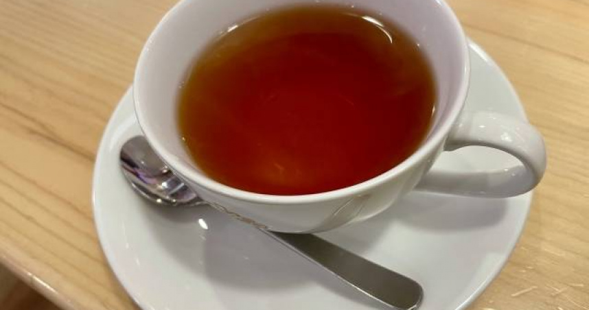 老年人常吃！醫警告「紅茶搭配1食品」是大忌　毒素急遽滋生「恐致癌喪命」