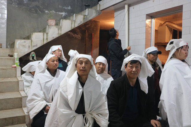 大姊遠嫁給有錢人！父親去世時「大姊不肯來喪禮」　失聯多年後她過世「我才發現大姊的真實目的」