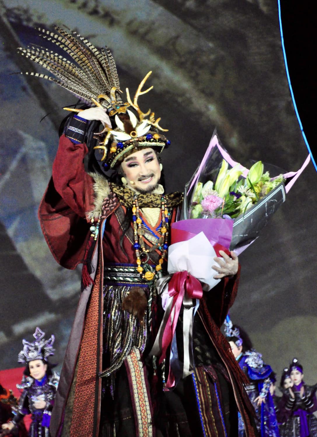 被封人間國寶！歌仔戲女星「罕露面大秀技藝」英姿颯爽　「一開口驚豔全場」白冰冰感動發聲